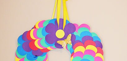 Corona de papel de colores